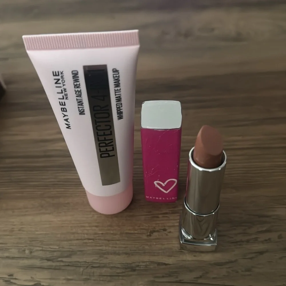 Maybelline Perfector 4-IN- 1 & Maybelline Matte Lipstick